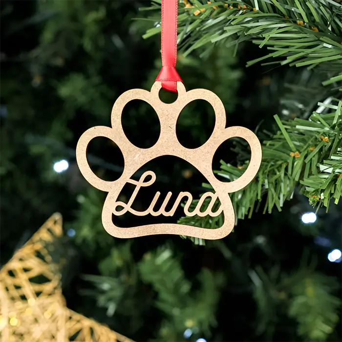 Perfecto para decorar en el dia 25 de diciembre, lindo y adorable ornamento con forma de huella de perro con su nombre, Luna